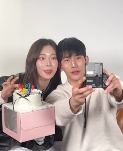 /Фото = Youtube, Юк Джун Со