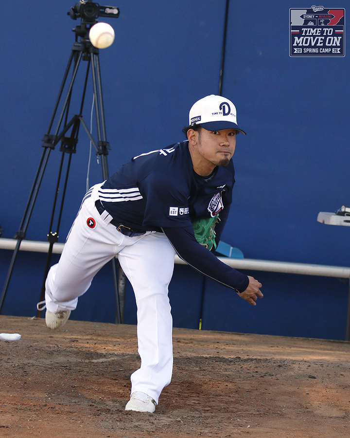 Питчер азиатского квартала Doosan Bears Ичиро Тамура проводит питчинг КПЗ в Сиднейском лагере, Австралия. /Фото = Предоставлено Doosan Bears.