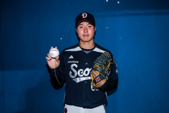 Hong Min-gyu, who played for the Doosan Bears at the time. /Photo = Courtesy of Doosan Bears