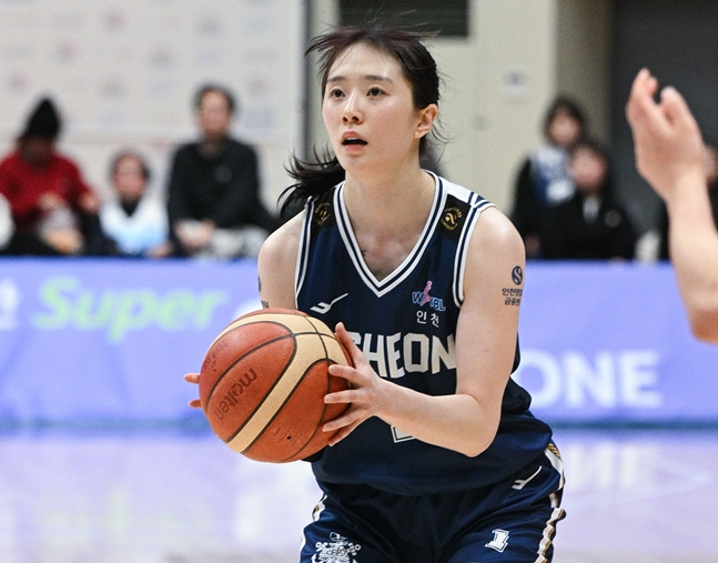 当天，新韩银行队得分最多的申露儿。 =照片:WKBL