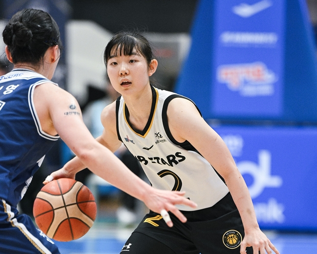 以最多助攻指挥KB进攻的许艺恩。 =照片:WKBL