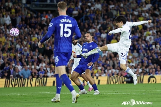 シュートする田中青の姿。 /AFPBBNews=ニュース1