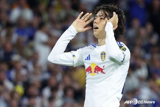 田中青が9月19日（韓国時間）、英国リーズのエレンロードで行われたリーズ·ユナイテッド対エヴァートンの「2025-2026シーズンイングリッシュ·プレミアリーグ（EPL）」第1ラウンドの途中、残念な気持ちを表現している。 /AFPBBNews=ニュース1