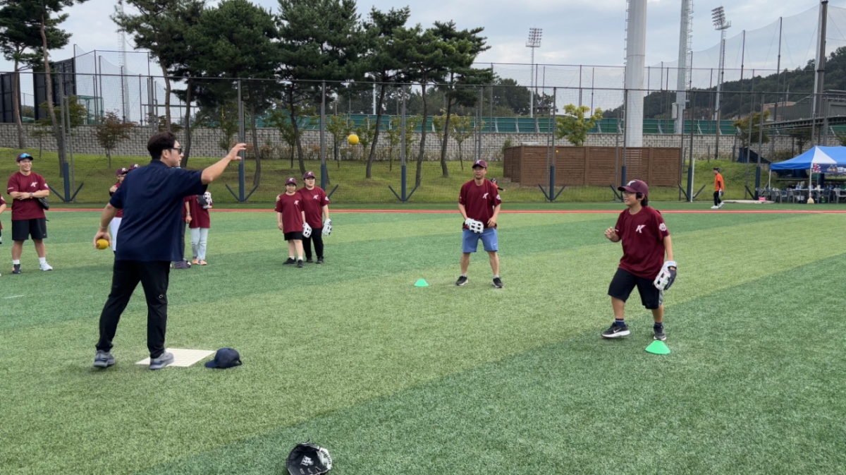 2025年、野球に通じるティーボールキャンプの様子。 /写真=KBO提供