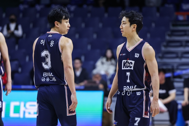 Heo Woong (left) and Heo Hoon./photo = Courtesy of KBL