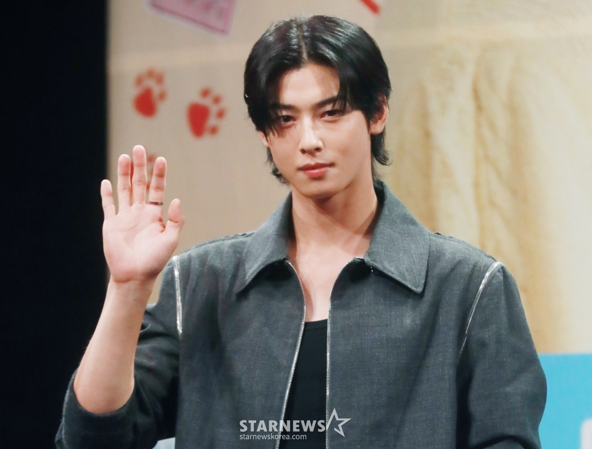 Actor Cha Eun-woo poses at the production presentation of the Wednesday drama "Today's Lovely Dog" held at MBC in Sangam-dong, Mapo-gu, Seoul on the afternoon of the 11th. /2023.10.11 / Photograph = Lee Dong-hoon