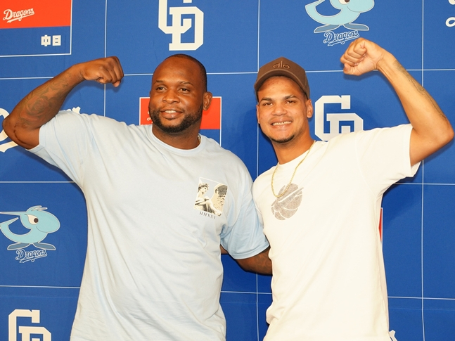 Мигель Сано (слева) и Альберто Абреу. /Фото =Официальная социальная сеть Junichi Dragons