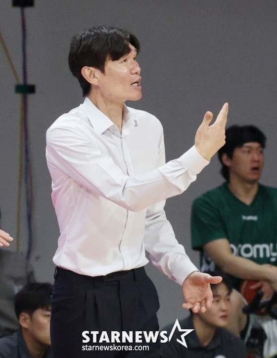 原州DBのキム·ジュソン監督。 /写真=キム·ジンギョン待機者