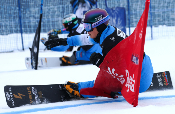 世界杯比赛中李相浩。 =图为,国际滑雪联盟(FIS)官方网站"收尾"。