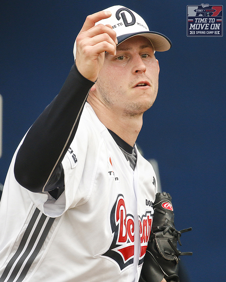 Doosan Bears foreign pitcher Chris Flexen is pitching a bullpen at the Sydney Spring Camp in Australia. /Photo = Courtesy of Doosan Bears