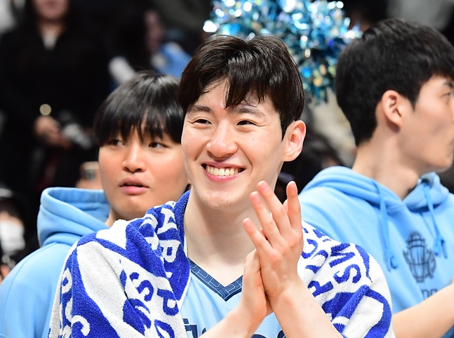 Lee Jung-hyun is happy after the game. /Photo = KBL