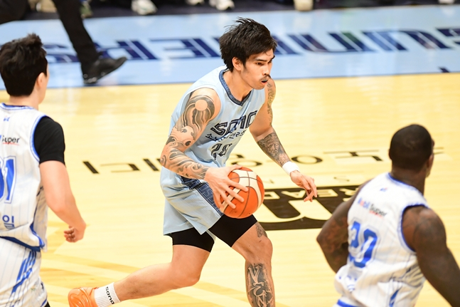 Kevin Kembao trying to break through. /Photo = KBL