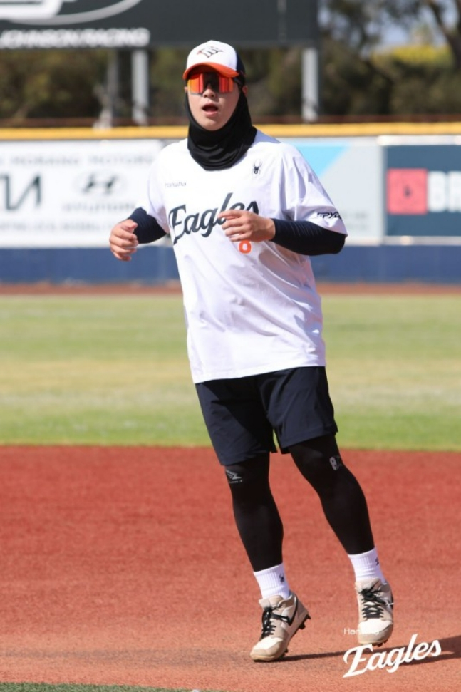 图为卢时焕正在澳大利亚春季集训。 =韩华鹰队。