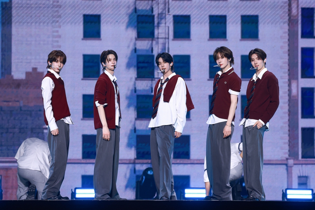 /Photo courtesy = Pledis Entertainment 