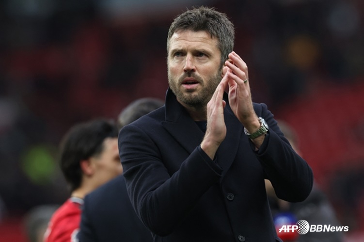 他就是曼联临时主教练迈克尔•卡里克。 =法新社BBNews=新闻1。