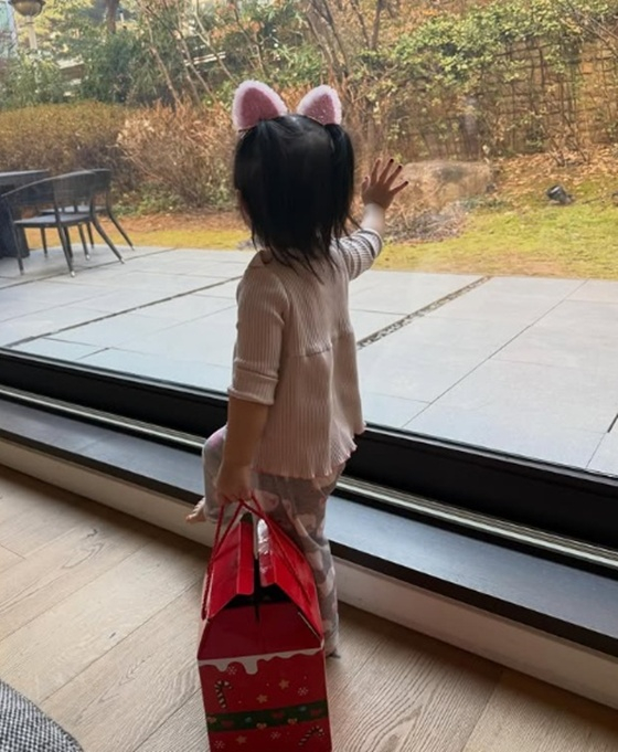 /Photo = Lee Min-jung SNS