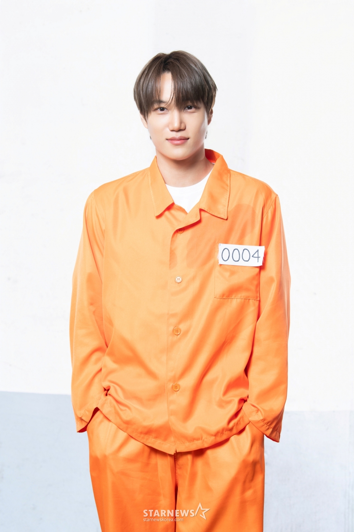 组合EXO KAI2日在网上进行的SBS综艺《不是,但是真的!》制作发表会上摆出造型,供记者们拍照。 /照片=SBS/2026.02/照片=金辉善hwijpg@