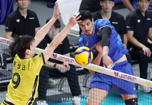 Rafael Araujo (right) of Woori Card. /Photo = Kim Jin-kyung on standby 