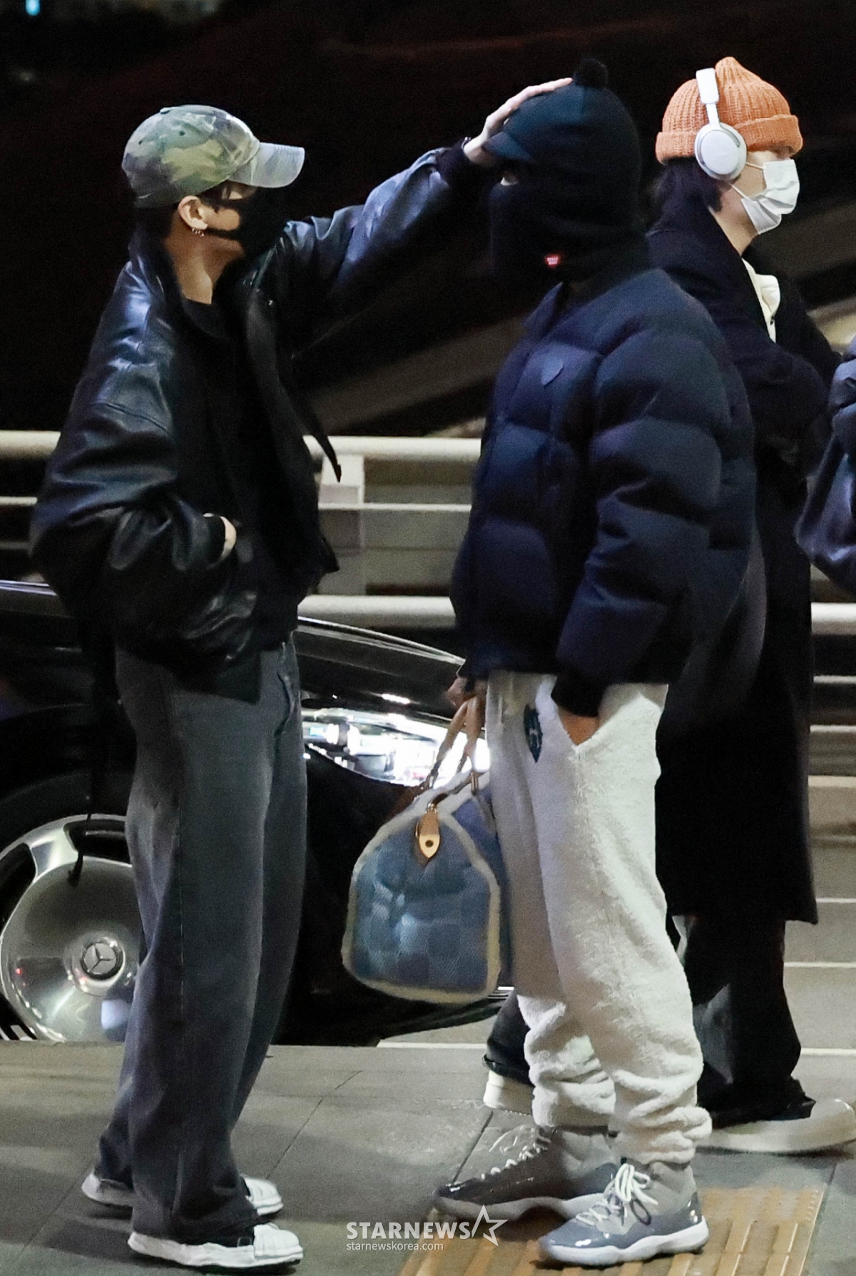防弹少年团(BTS) 정국国、J-hope为海外日程,于2日下午通过仁川国际机场出国。 =照片=任成均tjdrbs23@
