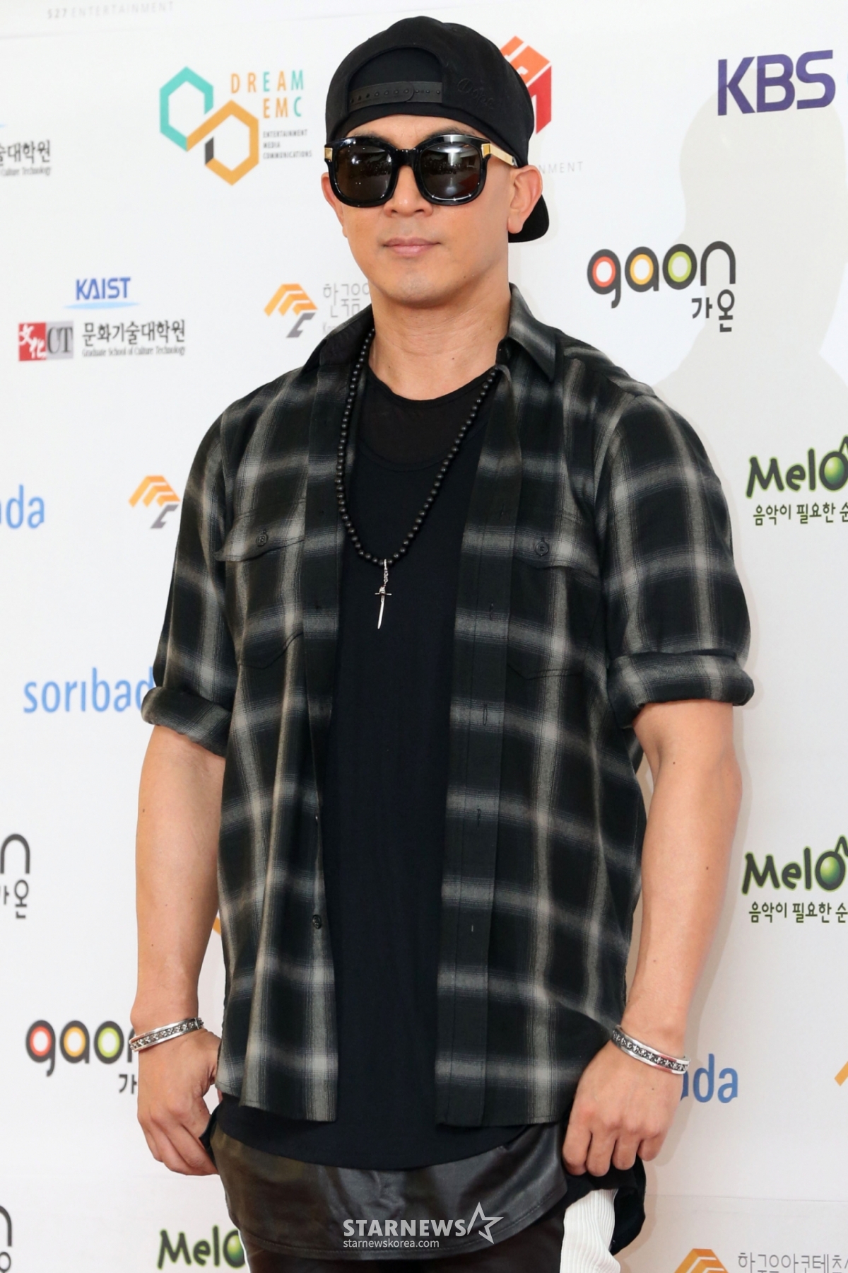  Член группы клонов и диджей Ку Джун Ёп / Фото = Репортер Ли Ки Бом leekb@