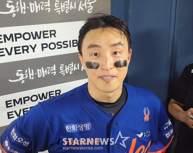 Son A Seop đang phỏng vấn sau khi kết thúc LG-Hanhwajeon vào tháng 8 năm ngoái. /Ảnh = Phóng viên Park Soo Jin