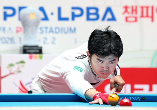 Q. Nguyen is preparing for his next shot with a scary concentration. /Photo =PBA Tour courtesy