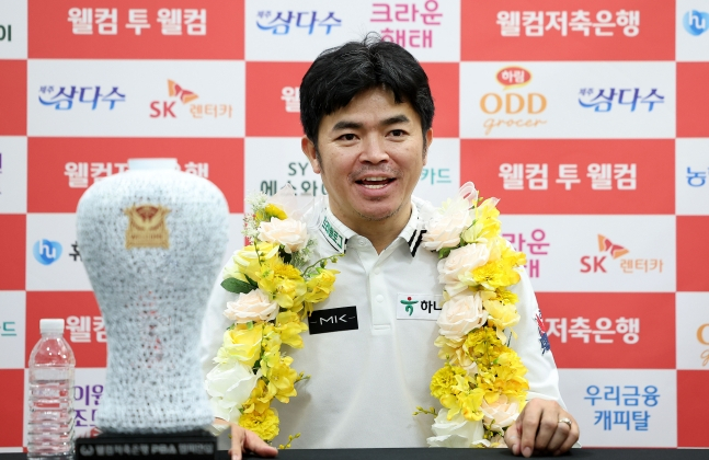 Q. Nguyen is speaking at a press conference after winning the championship. /Photo =PBA Tour courtesy