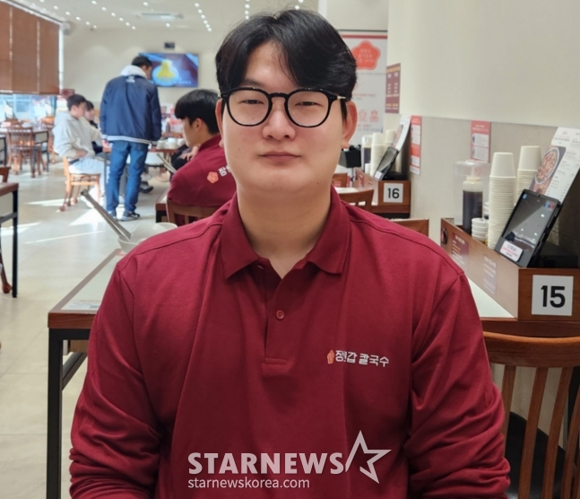 上月,金瑞贤在大田一家餐厅举行粉丝邀请活动之前,正在接受《明星新闻》的采访。 =照片=安浩根。