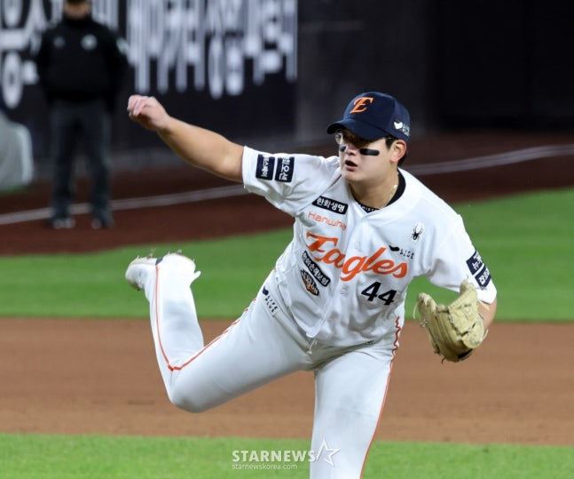 图为金书贤在去年的韩国循环赛上投球。 =照片=高级记者姜英祖。