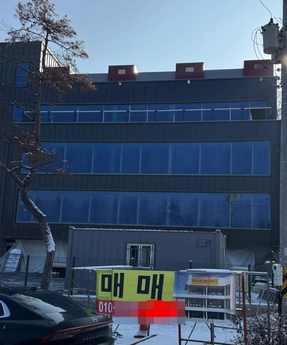 /Photo = Online community