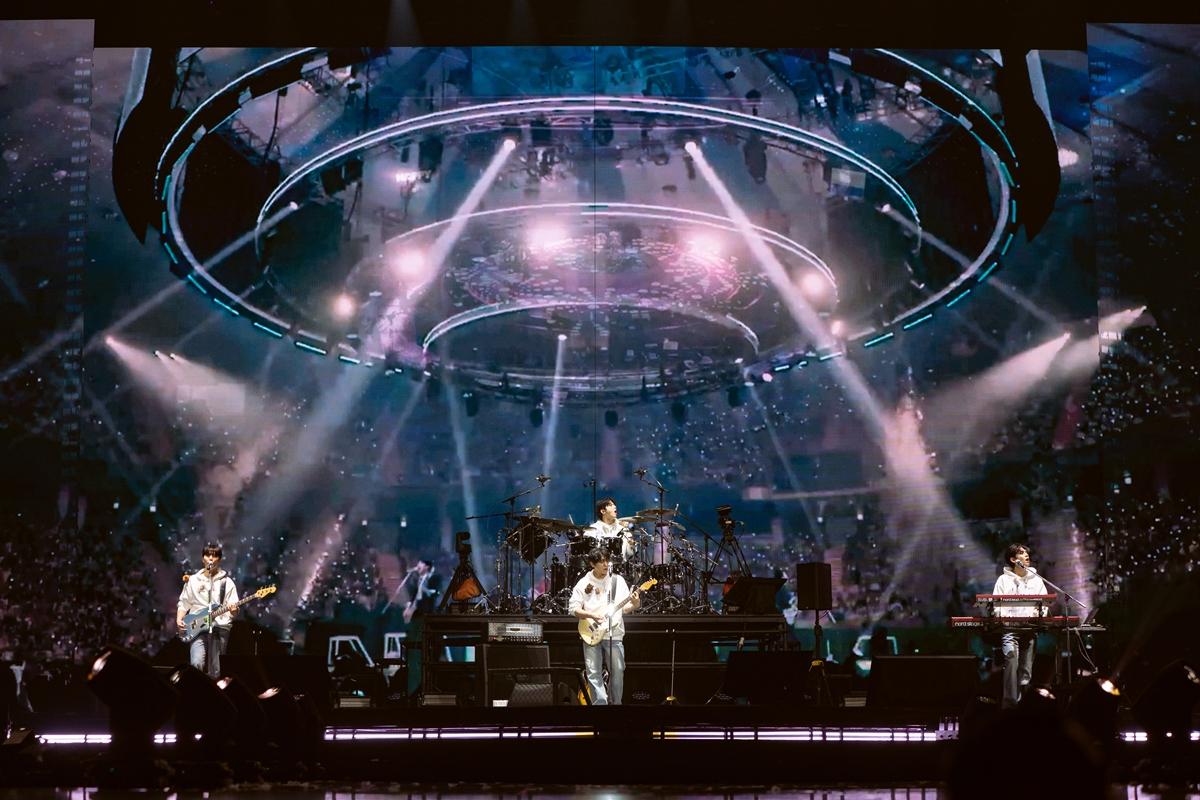 Đây là một phần của tour lưu diễn kỷ niệm 10 năm debut của DAY6 tại Kuala Lumpur = JYP Entertainment, Live Nation Malaysia, Qistina Haazree