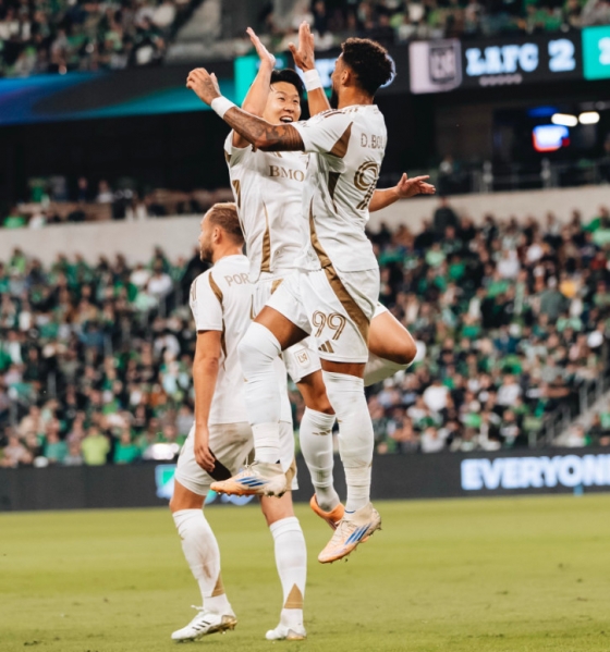 The 'Heungbu Duo' who is happy to score a goal. /Photo = LAFC's official SNS