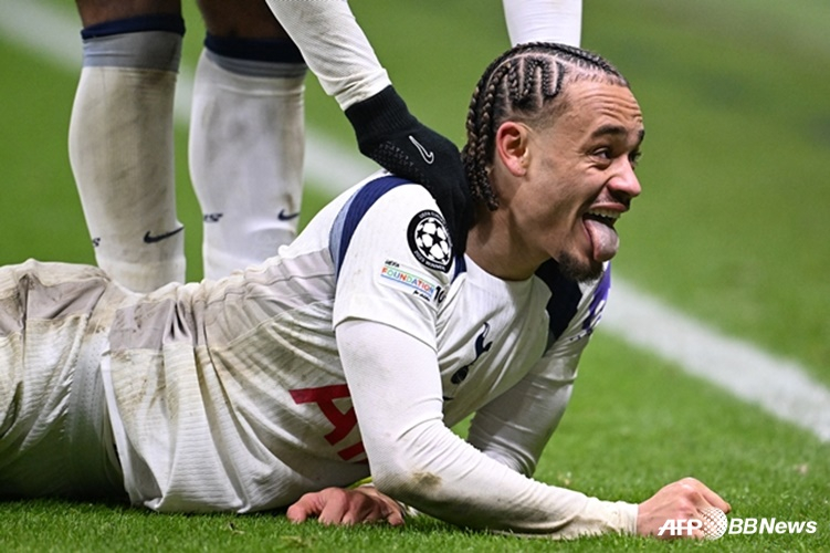 トッテナムの攻撃手、サビ·シモンズ。 /AFPBBNews=ニュース1