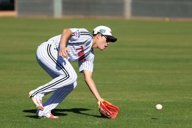 LG Twins' Chun Sung-ho (center) is receiving outfield defense training at the 2026 LG Spring Camp in Scottsdale, Arizona, the U.S. in February. /Photo = Courtesy of LG Twins