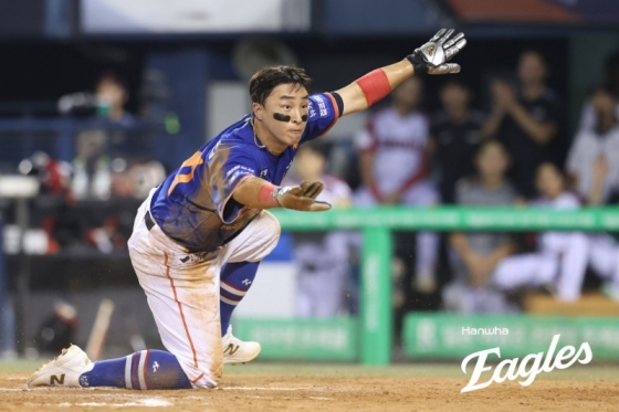 Son Ah-seop, who was active in the Hanwha Eagles uniform last year. /Photo = Courtesy of Hanwha Eagles