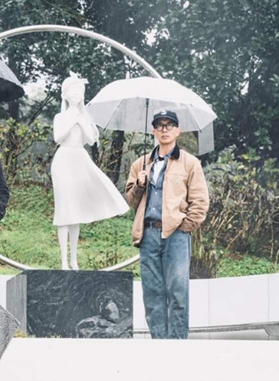 The statue of the late Seo Hee-won and Koo Jun-yeop/photograph = Lee Seung-do Instagram
