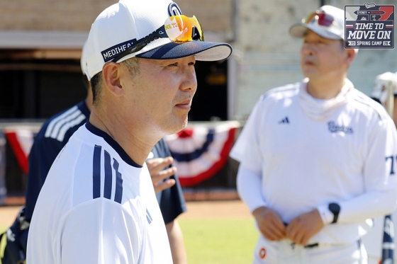 Спортсмены Doosan Bears, весенний лагерь в Сиднее, Австралия. Ким Вон Хён, режиссер Doosan Bears. /Фото = Предоставлено Doosan Bears.