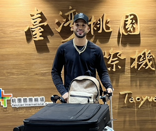 台湾に入国済みのリベラート。 /写真=プバンガーディアンズ公式SNS