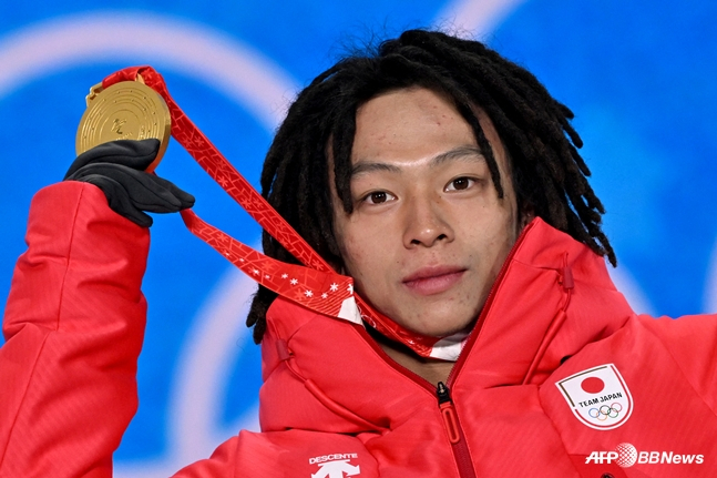 Ayumu Hirano, who won the gold medal at the 2022 Beijing Winter Olympics. /AFPBBNews=News1