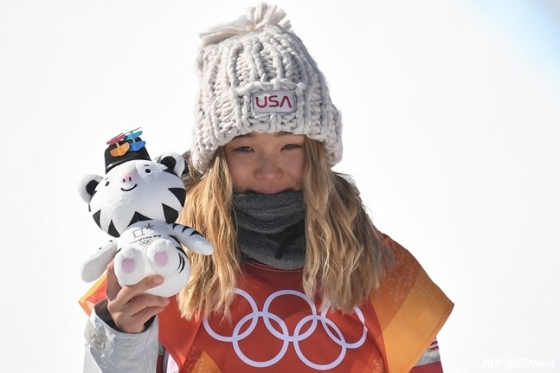 Chloe Kim right after winning the gold medal at the PyeongChang Olympics. /AFPBBNews=News1