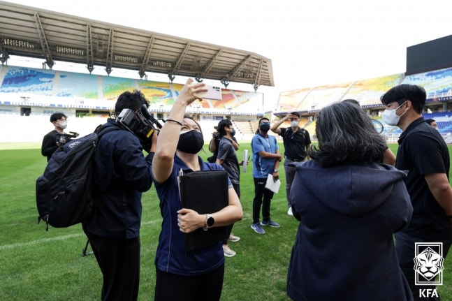 2022年9月、2023アジアサッカー連盟(AFC)アジアカップ誘致実態調査団が水原ワールドカップ競技場を確認している。 /写真=大韓サッカー協会提供