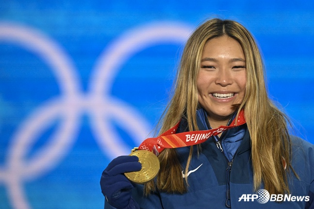 在2022年北京奥运会上摘得金牌的滑雪板选手克洛伊•金。 =法新社BBNews=新闻1。
