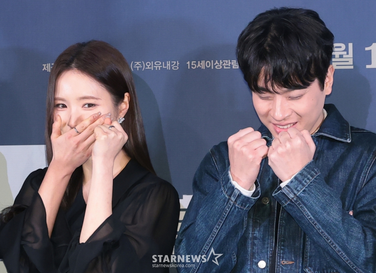 （首尔=新闻1）权铉辰记者=演员申世京和朴正民（右）4日下午出席在首尔龙山区CGV龙山IPARK购物中心举行的电影《Humint》媒体发行试映会及记者见面会，面带微笑。  《humint》讲述的是在秘密、真相都被埋在冰冷的冰海中的符拉迪沃斯托克,有着不同目的的人们发生激烈冲突的故事。 2026.2.4/新闻1 Copyright©新闻1. Allrights reserved.禁止擅自转载和重新发布,禁止使用AI学习。 =照片=（首尔=新闻1）权铉辰。