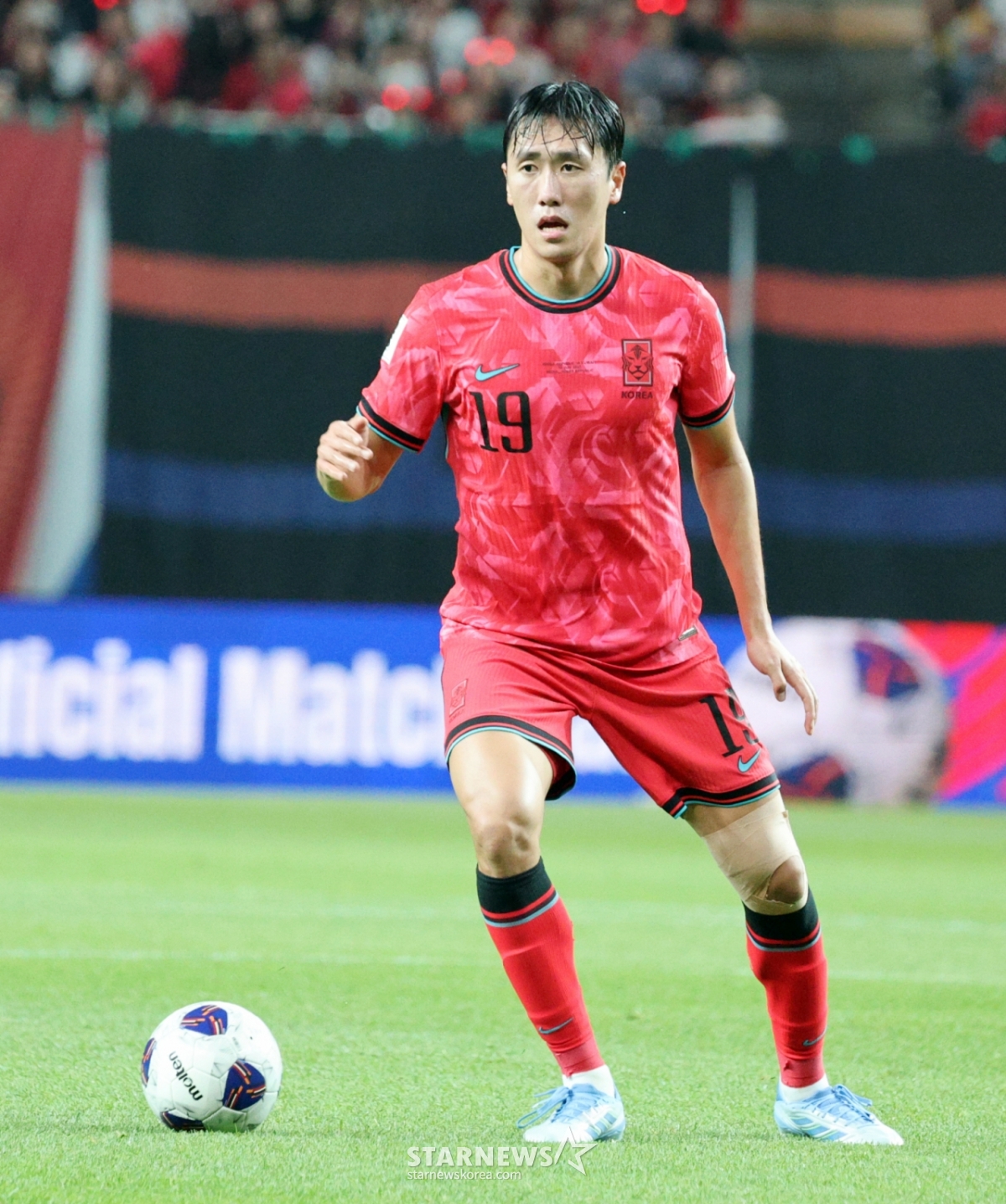 =韩国国家足球队中场球员元斗宰。