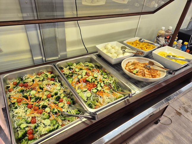 SSG's Japanese Miyazaki Futures training site offering a balanced diet. /Photo = Courtesy of SSG Landers