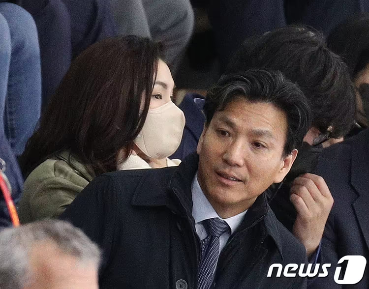 Kim Jae-yeol, chairman of the International Skating Union (ISU) and a member of the International Olympic Committee (IOC), was elected as an IOC executive member. /Photo = News 1