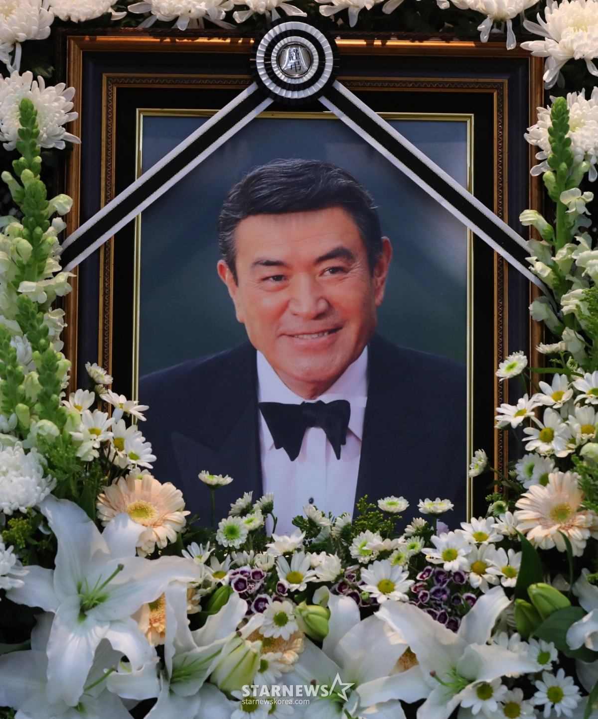 The mortuary of actor Nam Goong-won (real name Hong Kyung-il) was set up at the funeral hall of Asan Medical Center in Songpa-gu, Seoul on the 6th. The coffin is set at 9:30 a.m. on the 8th, and the burial site is Gwangneung Memorial Park in Pocheon, Gyeonggi Province. /Photo = Photo Sharing Foundation