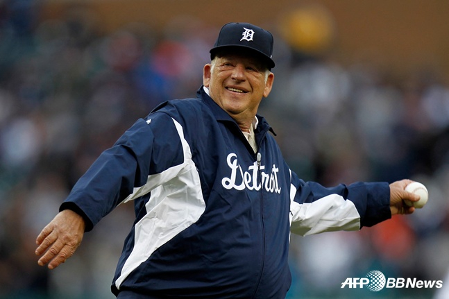 图为2012年在底特律开球的罗利奇。 =法新社BBNews=新闻1。