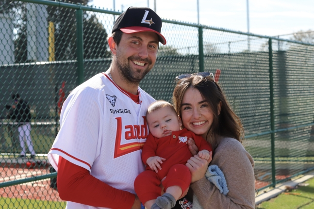 Anthony Benigniano (left) smiles in front of the camera with his wife Margot (right) and son Anthony Jr. during a visit to a training camp in Florida. /Photo = Courtesy of SSG Landers