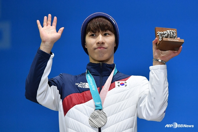 Хван Дэ Хон, завоевавший серебряную медаль в беге на 500 метров на Олимпийских играх 2018 года в Пхенчхане. /AFPBBNews =Новости 1